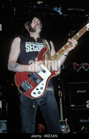 LONG ISLAND, NY MÄRZ 4,1988: Ian Fraser 'Lemmy' Kilmister von Motorhead tritt am 4. März 1988 in Long Island, New York, auf. Personen: Lemmy Kilmister Stockfoto