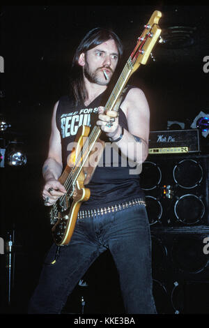 LONG ISLAND, NY MÄRZ 4,1988: Ian Fraser 'Lemmy' Kilmister von Motorhead tritt am 4. März 1988 in Long Island, New York, auf. Personen: Lemmy Kilmister Stockfoto