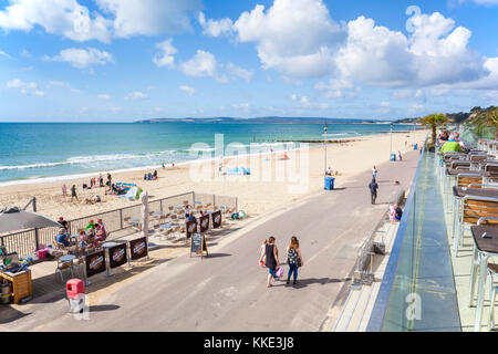 Bournemouth Bournemouth Strand West Dorset Spencer Court Hotel Bournemouth Touristen und Urlauber am Strand Bournemouth Dorset England uk Gb Stockfoto