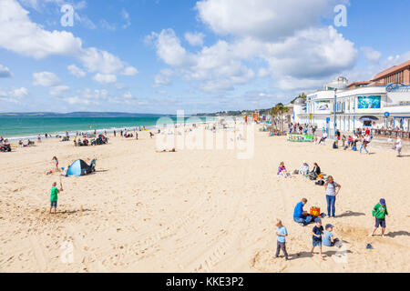 Bournemouth Bournemouth Strand West Dorset Spencer Court Hotel Bournemouth Touristen und Urlauber am Strand Bournemouth Dorset England uk Gb Stockfoto