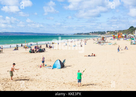 Bournemouth Bournemouth Strand West Dorset Spencer Court Hotel Bournemouth Touristen und Urlauber am Strand Bournemouth Dorset England uk Gb Stockfoto