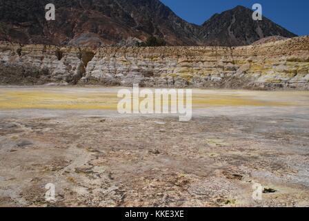 Die karge Oberfläche der stefanos Vulkankrater auf der griechischen Insel Nisyros. Stockfoto