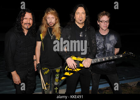 MIAMI, FL - 17. APRIL: Michael Sweet von Stryper tritt am 17. April 2015 im Magic City Casino in Miami, Florida auf Stockfoto