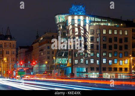 Die Nacht tanzen Haus in Prag, Tschechische Republik Stockfoto