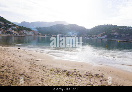 Ruhigen Strand Szene, Port de Soller, Mallorca, Spanien Stockfoto