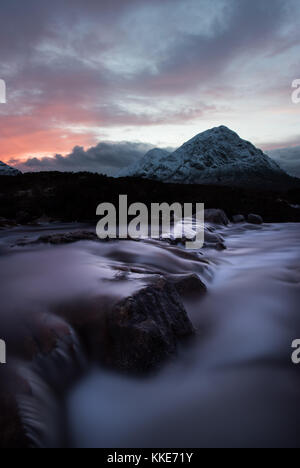 Buachaille Etive Mor Wasserfall Sonnenuntergang Glencoe Stockfoto