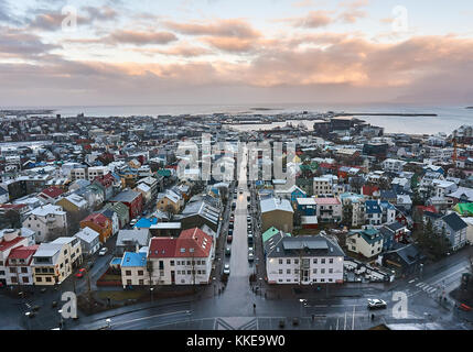 Reykjavik, Island - 22. Januar 2016: Ein Blick vom Turm der Kirche Hallgrimskirkja, einem beliebten Touristen Ziel. Stockfoto