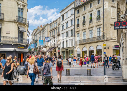 Frankreich, Hérault, Montpellier, lebendigen urbanen Atmosphäre an der Rue de la Loge im historischen Zentrum der Stadt, einen wichtigen historischen und c Stockfoto