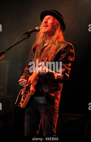 POMPANO BEACH FL - 24. FEBRUAR: Patrick Simmons von den Doobie Brothers tritt am 25. Februar 2015 im Pompano Beach Amphitheater in Pompano Beach, Florida auf Stockfoto