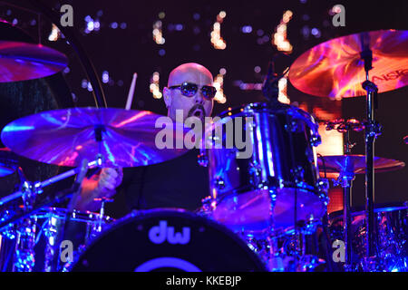 HOLLYWOOD, FL - 03. MAI: Jason Bonham von Jason Bonhams LED Zeppelin Experience tritt am 3. Mai 2015 im Seminole Hard Rock Hotel & Casino in Hollywood, Florida auf Stockfoto