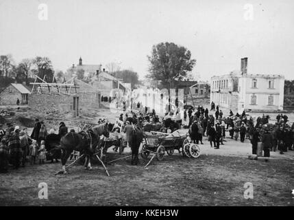 Ein historisches Foto aus dem Zweiten Weltkrieg, das Polen während des Konflikts darstellt. Das Bild zeigt die wichtigsten Elemente des Lebens in Polen während des Krieges und seine Auswirkungen auf die Nation. Stockfoto