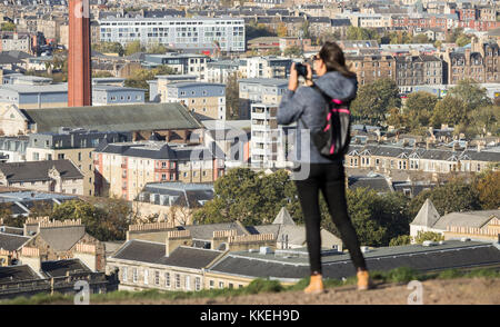Tourist, Foto von Calton Hill, Edinburgh, Schottland. Großbritannien Stockfoto