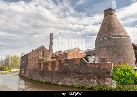 Middleport, Staffordshire, Großbritannien - 26 April 2008: eine Flasche Ofen in der oberen Brücke Werke Werk, neben dem Trent & mersey Canal in middleport, Stoke-on Stockfoto