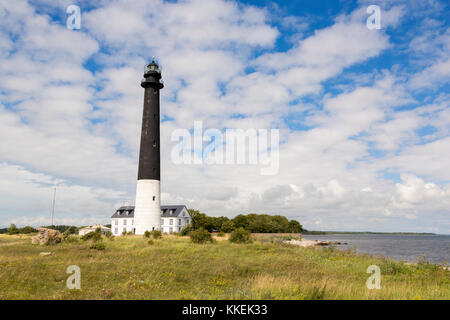 Lösen Leuchtturm gegen blauen Himmel, Insel Saaremaa, Estland Stockfoto