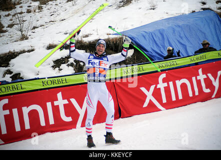 Beaver Creek, Colorado. 1. Dez, 2017. Österreichs, Vincent Kriechmayr, feiert seinen Sieg nach dem Super G Konkurrenz während der FIS Audi Greifvögel Wm, Beaver Creek, Colorado. Credit: Cal Sport Media/Alamy leben Nachrichten Stockfoto