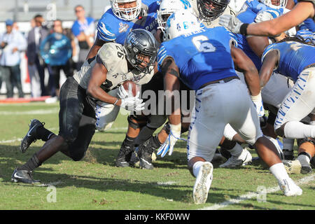 Orlando, FL, USA. 2. Dez, 2017. UCF von Otis Anderson#26 Schnitten zur Ende Zone kurz vor der Wertung Das Spiel winning Touchdown während der AAC-Fußball-Spiel zwischen den UCF Ritter und die Memphis Tigers am Spektrum Stadion in Orlando, FL. Kyle Okita/CSM/Alamy leben Nachrichten Stockfoto