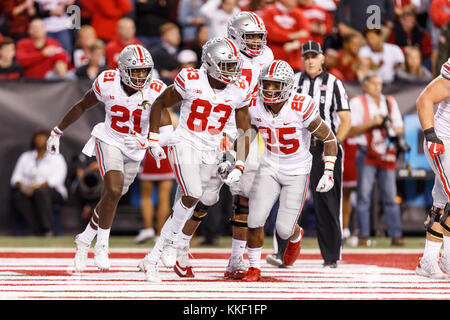 Dezember 2nd, 2017: Ohio State Buckeyes wide receiver Terry McLaurin (83) feiert mit Ohio State Buckeyes zurück läuft, Mike Weber (25) und Ohio State Buckeyes wide receiver Parris Campbell (21) Nach einen Touchdown während der grossen Meisterschaft 10 Spiel zwischen der Wisconsin Dachse und die Ohio State Buckeyes im Lucas Oil Stadium, Indianapolis, IN. Adam Lacy/CSM Stockfoto