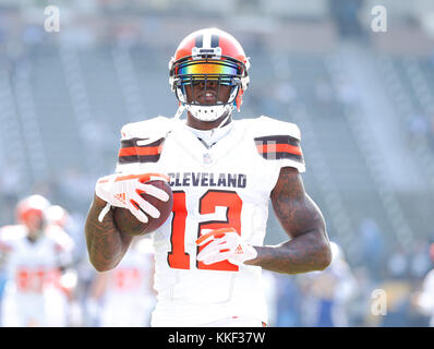 Carson, Kalifornien, USA. Dezember 03, 2017 Cleveland Browns wide receiver Josh Gordon (12), die in Aktion vor dem Fußballspiel zwischen den Cleveland Browns und die Los Angeles Ladegeräte am StubHub Center in Carson, Kalifornien. Charles Baus/CSM Stockfoto