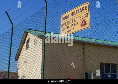 Florenz, Italien. 4. Dezember, 2017. US-Militärbasis. Florenz. Italien wird schnell zu einem der mächtigen militärischen Partner für USA Credit: Lorenzo codacci/Alamy leben Nachrichten Stockfoto