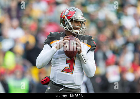 Dezember 3, 2017: Tampa Bay Buccaneers quarterback Jameis Winston #3 Tropfen zurück während der NFL Football Spiel zwischen der Tampa Bay Buccaneers und den Green Bay Packers in Lambeau Field in Green Bay, WI. Verpacker besiegten die Buccaneers in überstunden 26-20. John Fisher/CSM Stockfoto