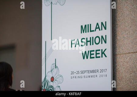 Mailand, Italien - 22 September, 2017: die Menschen am Eingang von einer Modenschau in Mailand fashion week. Stockfoto