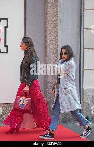 Mailand, Italien - 24 September 2017: Mode Mädchen in Mailand auf der Modewoche. Stockfoto