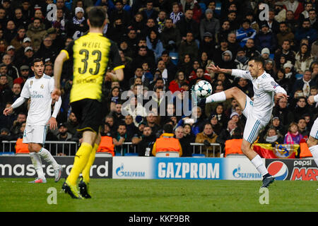 Madrid, Spanien. 06 Dez, 2017. Dani Fernandez (24) von Real Madrid Spieler. UCL Champions League zwischen Real Madrid gegen Borussia Dortmund 09 im Santiago Bernabeu in Madrid, Spanien, 6. Dezember 2017. Credit: Gtres Información más Comuniación auf Linie, S.L./Alamy Live News Credit: Gtres Información más Comuniación auf Linie, S.L. Stockfoto