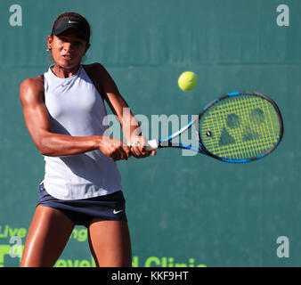 Plantation, Florida, USA. 06 Dez, 2017. Whitney OSUIGWE (USA) spielt während der 2017 Orange Bowl internationalen Tennismeisterschaften Vorausscheidungen der Mädchen unter 18 Jahren, an der Frank Veltri Tennis Center in Plantation, Florida, USA gespielt. Mario Houben/CSM/Alamy leben Nachrichten Stockfoto