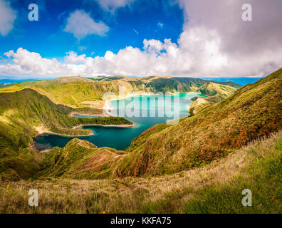 Schöne Panoramasicht auf Lagoa do Fogo See in Sao Miguel, Azoren, Portugal Stockfoto