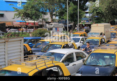 Schwere Stau in der Innenstadt von Mumbai, Indien. Stockfoto