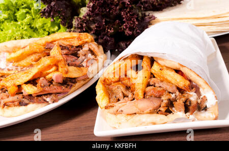 Döner Kebab auf den Tellern Stockfoto