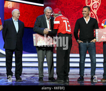 Gordon Banks (Mitte) mit anderen Wm 2018 zeichnen Botschafter Nikita Simonyan (links) und Fabio Cannavaro während der Mittel an das World Trade Center in Moskau, Moskau. Stockfoto