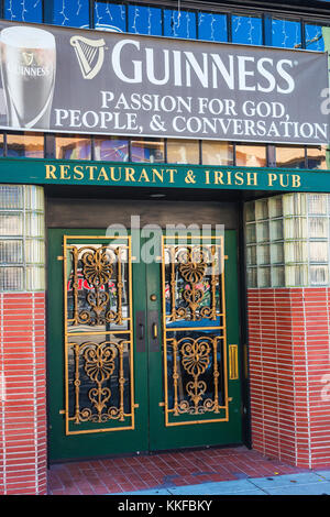 Guinness Bier Leidenschaft für Gott Irish Pub im historischen Stadtzentrum von Santa Paula Kalifornien Stockfoto