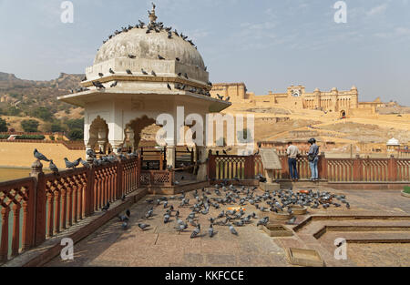 JAIPUR, Indien, 27. Oktober 2017: Amber Fort ist die wichtigste touristische Attraktion in Jaipur. Der Palast war die Residenz der Rajput Mahara Stockfoto