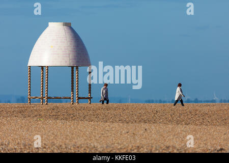 Der Jelly-Mold-Pavillon von Lubaina Himid, Kunstwerk am Folkestone Beach, kent, Großbritannien. Stockfoto