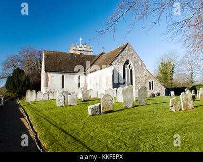 St. Peters Kirche Soberton Hampshire UK-Kirchhof am frühen Morgen Winter Sonne Licht Stockfoto