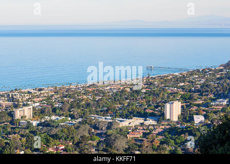 Blick aufs Meer und die Stadt von La Jolla, Kalifornien. Von Mount Soledad fotografiert. Stockfoto