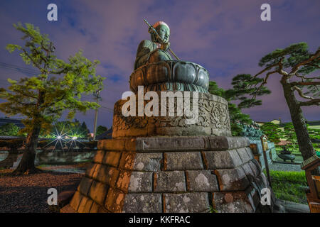 Nure Botoke Jizo Bodhisattva Bronzestatue am Zenko-ji-Tempel Komplex in Nagano. Stockfoto