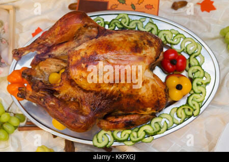 Freigebige thanksgiving Tisch voller appetitliches Essen Stockfoto