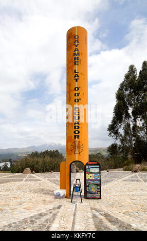 Ecuador Äquator Monument - die Quitsato Sonnenuhr auf dem Äquator in Cayambe, Ecuador, Südamerika Stockfoto