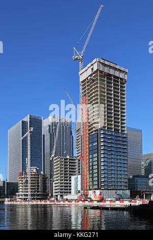 Bau von drei neuen Wohntürmen bei Canary Wharf in den Londoner docklands, Großbritannien. Stockfoto