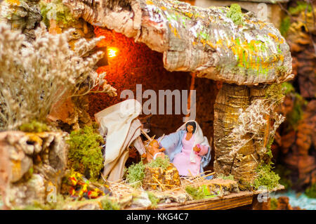 Die Via San Gregorio Armeno in Neapel: Straße der Krippe Entscheidungsträger Stockfoto