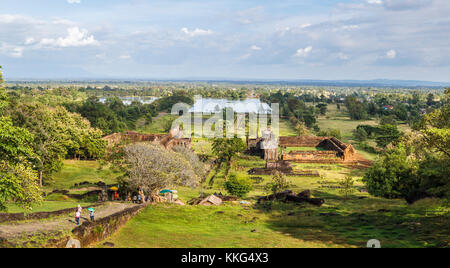 Anbetung Pavillon Ruinen: Norden und Süden Palace, Nandi, Pavillon und Baray, vor - längst vergangene angkorianische Khmer Hindu Tempel, Wat Phou, Champasak, Laos, Südostasien Stockfoto