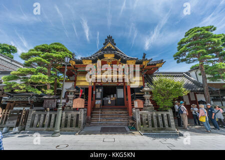 Nagano, Japan - August 04, 2017: Menschen, die sich um seson-in Shakado Tempel. In Nagano, Japan. Stockfoto