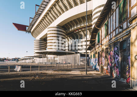 San Siro Mailand, Italien ist ein Fußball Stadion (Kapazität 80,018), in dem sowohl AC Mailand und Inter Mailand Stockfoto