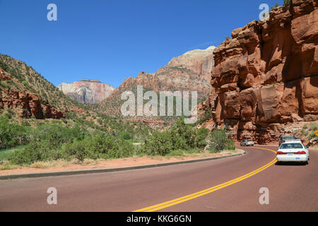 Eine Szene entlang des Zion-Mt. Carmel Hwy, wenn man den Zion National Park von Osten aus erreicht Stockfoto