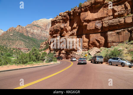 Eine Szene entlang des Zion-Mt. Carmel Hwy, wenn man den Zion National Park von Osten aus erreicht Stockfoto