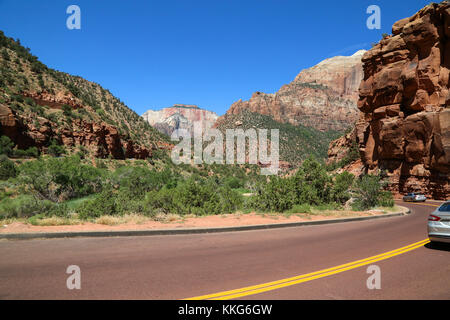 Eine Szene entlang des Zion-Mt. Carmel Hwy, wenn man den Zion National Park von Osten aus erreicht Stockfoto