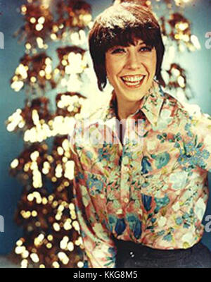 Lily Tomlin, eine bekannte Komikerin und Schauspielerin, trägt ihren unverkennbaren Haarbelm, eine komödiantische Persönlichkeit, die sie für ihre Stand-Up- und Fernsehauftritte entwickelt hat. Stockfoto