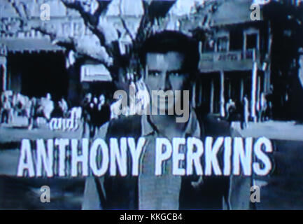 The Tin Star ist ein Western-Film aus dem Jahr 1957 mit Anthony Perkins. Der Film folgt einem Sheriff, der einem jungen Deputy die Aufgaben und Herausforderungen der Strafverfolgung im amerikanischen Westen beibringen will. Stockfoto